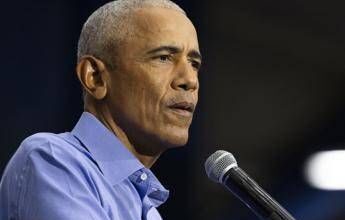 Obama attacca Trump: “Ogni giorno un assalto alle nostre istituzioni democratiche”