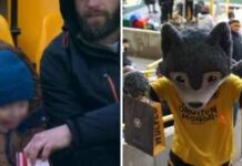 Papà ruba nuggets al figlio allo stadio, lui piange e la squadra lo ricompensa: il video virale