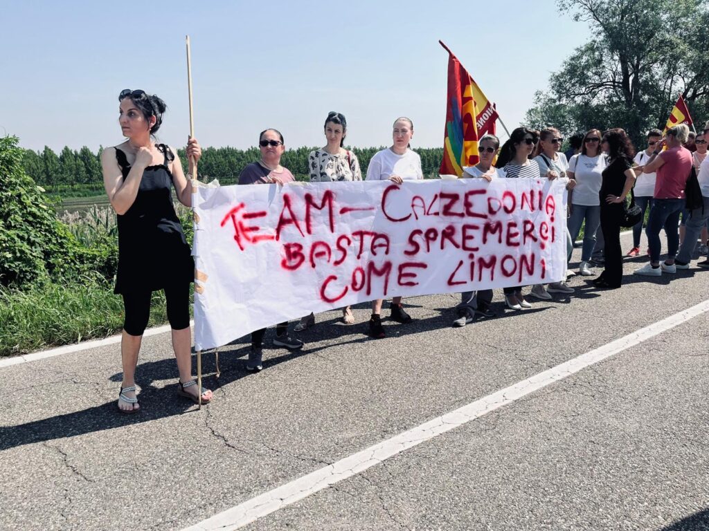 Presidio davanti alla Team che gestisce l’appalto per Calzedonia (foto d'archivio)