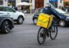 Rider derubato a Bassano mentre aspetta una consegna: due denunciati