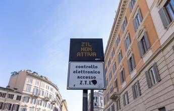 Roma, sì al ticket di accesso alla ztl per le auto elettriche: al via dal 1° luglio