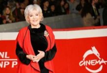 Sanremo 2026, Caterina Caselli riceve il premio alla carriera: l’omaggio al ‘Casco d’Oro’