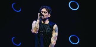 Sanremo 2026, Fabrizio Moro chi è: la cover con Eddie Brock