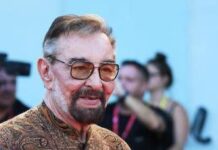 Sanremo 2026, Kabir Bedi chi è: 50 anni di Sandokan (con Can Yaman)
