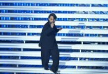 Sanremo, Lillo show all’Ariston: “un vero performer” tra i cliché tv