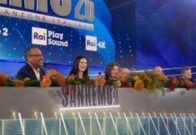 Sanremo, la prima conferenza stampa. Carlo Conti si commuove ricordando Pippo Baudo: “Doveroso dedicargli il Festival”