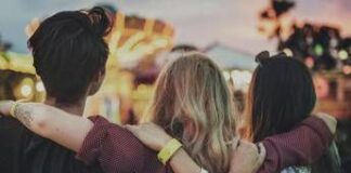 Stare insieme è un anti-stress, studio svela i benefici dello ‘scudo sociale’