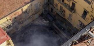 Teatro Sannazaro distrutto, la promessa di Giuli: “Tornerà a splendere”. Oggi il ministro a Napoli