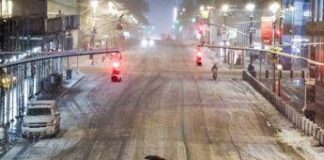 Tempesta di neve negli Usa, 5mila voli cancellati: a New York strade e ponti chiusi