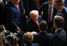 Trump, discorso record di 108 minuti tra proteste e silenzi