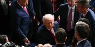 Trump, discorso record di 108 minuti tra proteste e silenzi