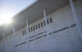 Trump, l’ultimo attacco al Kennedy Center: chiuso 2 anni per “ricostruzione”
