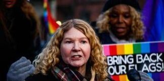 Trump rimuove la bandiera arcobaleno del Pride dal monumento per i diritti Lgbt di Stonewall