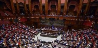Ucraina, Governo pone la fiducia sul decreto. Vannacci all’attacco della Lega: “Nasconde voto di coscienza”