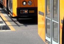 Vicenza, 15enne disabile scorda l’abbonamento a casa: autista lo fa scendere dal bus