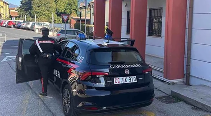 Malo, rissa con taglierino fuori dal bar: denunciate tre persone. Il comune: “Non c’entra con il Carnevale” malo rissa