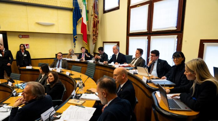 Ucraina, il Consiglio Veneto approva la mozione per una “pace giusta”: aula divisa tra diplomazia e geopolitica Consiglio regionale Veneto mozione Ucraina