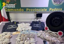 Blitz della Finanza a Padova Ovest: sequestrati 20 kg di droga nella ruota di scorta eroina cocaina padova guardia di finanza.JPG
