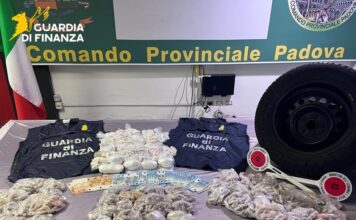 Blitz della Finanza a Padova Ovest: sequestrati 20 kg di droga nella ruota di scorta eroina cocaina padova guardia di finanza.JPG