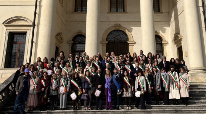 Vicenza Capitale della Gentilezza 2026: inaugurato l’anno viola con 54 Comuni e il logo degli studenti Vicenza Capitale Gentilezza 2026
