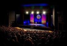 “Lunga vita agli alberi”: Giovanni Storti e Stefano Mancuso divertono i vicentini raccontando le meraviglie del mondo vegetale lunga vita agli alberi vicenza