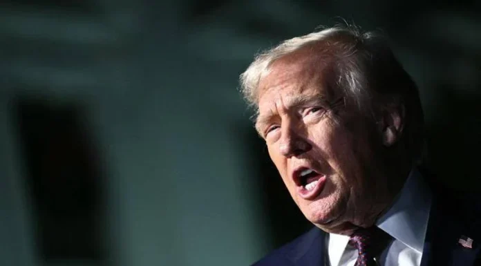 Trump chiede ad Harvard un risarcimento da un miliardo di dollari trump harvard