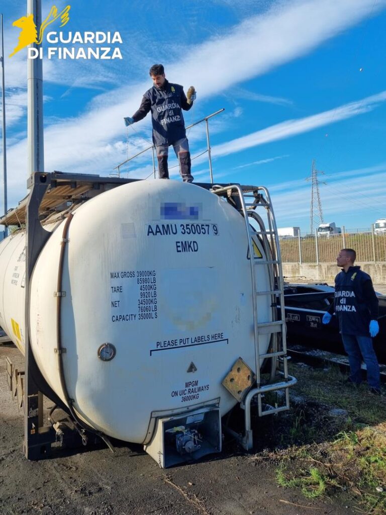 Cisterna con di Gasolio di contrabbando