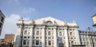 Attacco all’Iran, prezzi petrolio salgono ancora. Borse aprono in rosso