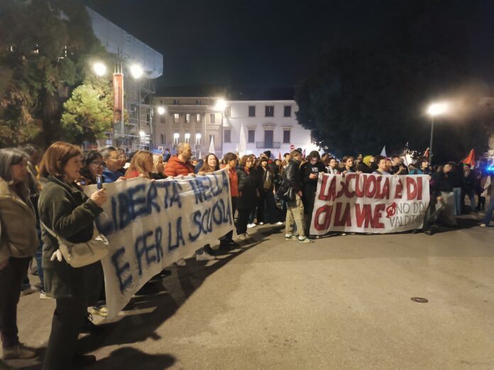 Aula 33, corteo a Vicenza per la scuola pubblica