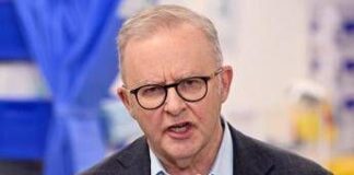 Australia, Albanese contestato in moschea: contro il premier urla e insulti