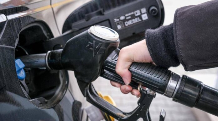 Carburanti, effetto accise: diesel torna sopra i due euro al litro