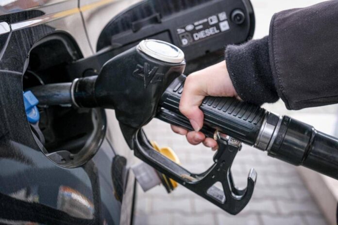 Carburanti, effetto accise: diesel torna sopra i due euro al litro
