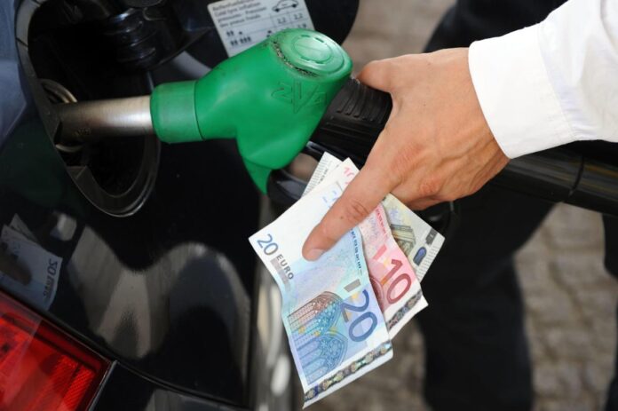 Carburanti, salgono ancora prezzi benzina e diesel