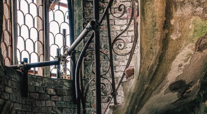 “Discesa a Malebolge. Il fascino del male”: il 5 marzo alle 18 alla libreria Galla 1880 Antonio Di Lorenzo dialoga con l’autore Massimo Parolin Discesa a Malebolge di Massimo Parolin