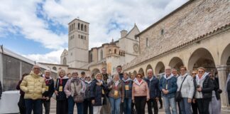 Ottavo Centenario di San Francesco, 46 volontari dalla Provincia Vicenza in pellegrinaggio ad Assisi: il racconto Csv vicenza volontari pellegrinaggio assisi san francesco