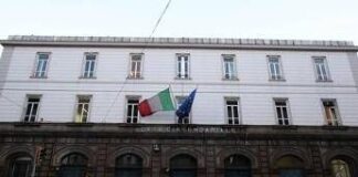Donna accoltellata sull’autobus a Napoli, 39enne arrestato era già in cura