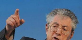 E’ morto Umberto Bossi, addio al fondatore della Lega: aveva 84 anni