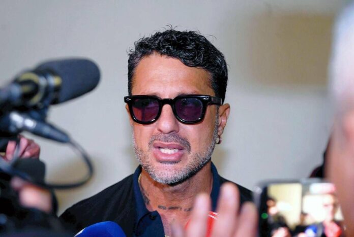 Fabrizio Corona e figlio minacciati, auto dell’ex re dei paparazzi presa a colpi di catena