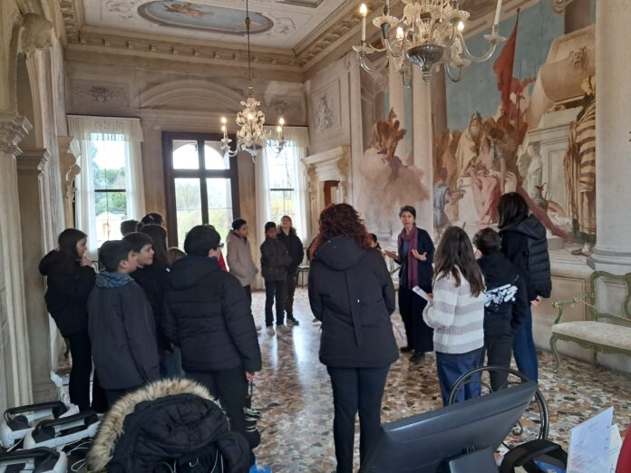 Gruppo Alpini Campedello porta studenti a Villa Valmarana Vicenza Gruppo Alpini Campedello porta studenti a Villa Valmarana Vicenza