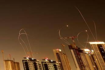 Guerra Iran, missile su Tel Aviv fa 6 feriti. Nuovo raid Idf sul Libano – La diretta