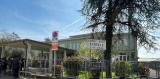 Insegnante accoltellata da studente a Bergamo, migliorano condizioni: uscita da terapia intensiva