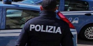 Inseguimento a Ostia, auto in fuga dalla polizia investe due ragazze