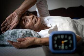 Insonnia degli anziani disturbo sottovalutato, i consigli di Garattini