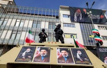 Iran: “Negoziati con Usa non all’ordine del giorno, attacchi finché necessario”