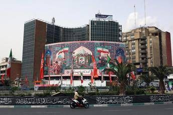 Iran, Pasdaran: “Attacco a centrali elettriche Israele e Golfo se colpiscono le nostre”. Forti esplosioni in tutto il Paese, danni a ospedale – La diretta