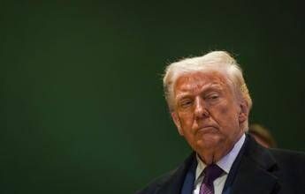 Iran, Trump: “Stop guerra solo con la resa di Teheran”. No a invasione di terra: “Non serve”