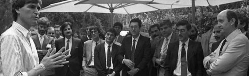 Steve Jobs a Roma nel 1984 e Giovanni Coviello, il terzo in prima fila da destra