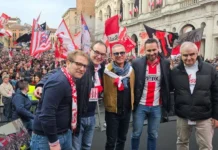 L.R. Vicenza in Serie B, festa in piazza dei Signori gremita e biancorossa per la promozione L.R. Vicenza in Serie B, festa nel cuore della città tra tifosi e squadra