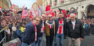 L.R. Vicenza in Serie B, festa in piazza dei Signori gremita e biancorossa per la promozione L.R. Vicenza in Serie B, festa nel cuore della città tra tifosi e squadra