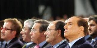 La ‘Bossi-Fini’, legge sull’immigrazione ancora in vigore: nasce nel 2002 con il secondo governo Berlusconi